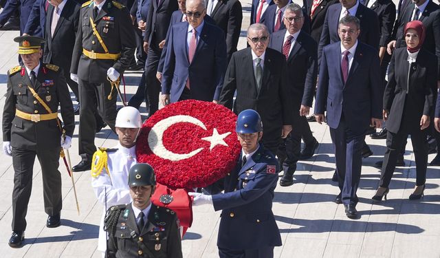 Cumhurbaşkanı Erdoğan ve devlet erkânı Anıtkabir’de