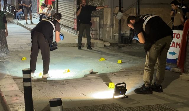 Avcılar'da otoparka silahlı saldırı; kurşunlar kafeye isabet etti