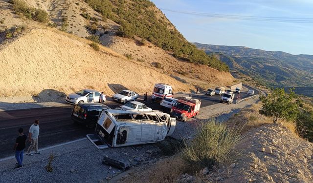 Tarım işçilerini taşıyan minibüs devrildi: 19 kişi yaralandı