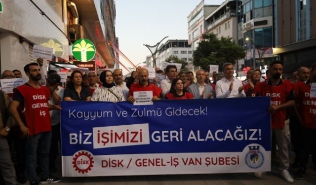 Van’da kayyımın işten çıkardığı işçiler, çocuklarıyla birlikte eylemde
