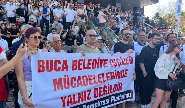 Maaşlarını alamayan işçiler, CHP'li belediyeyi işgal etti