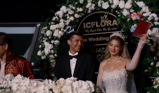 114 metrelik Expo Kulesi'nde ilk nikah