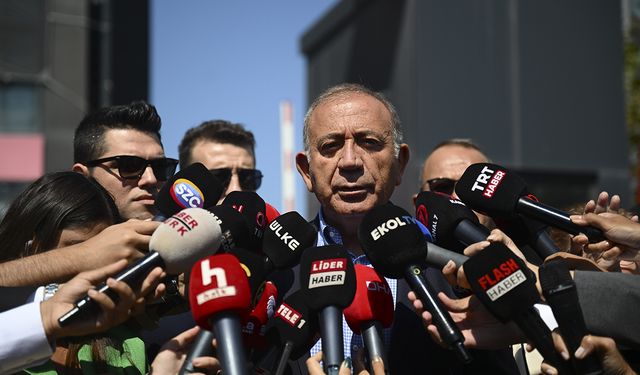 Gürsel Tekin'den gazetecilere: 'Türkiye'nin gerçek gündemiyle meşgul olun'