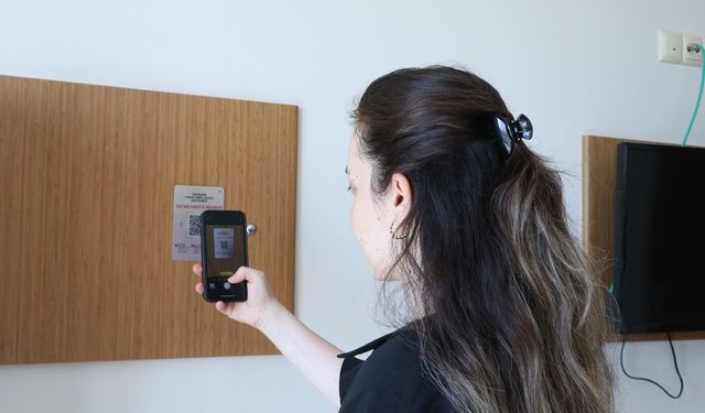 Yatan hastalara ‘karekodlu’ hastane rehberi