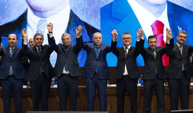 İki belediye başkanı AK Parti'ye katıldı