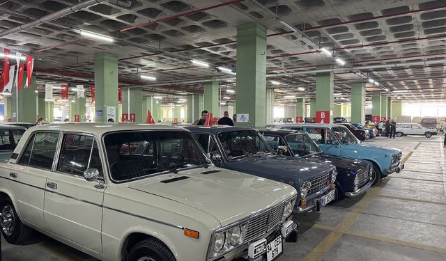 Düzenlenen festivalde nostaljik araçlara vatandaşlar yoğun ilgi gösterdi