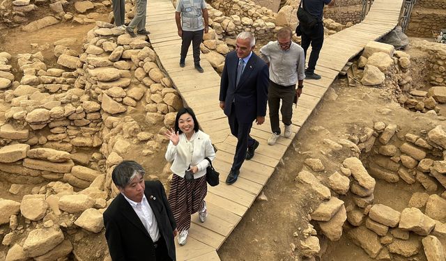 Bakan Ersoy: Göbeklitepe'de Neolitik Çağ'ın ritüellerine ışık tutacak insan heykeli bulundu