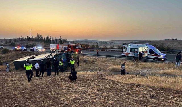 Şanlıurfa'da yolcu otobüsü devrildi: Çok sayıda yaralı var
