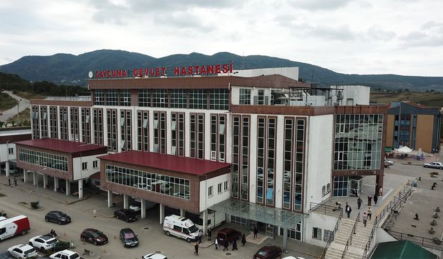 Karın ağrısıyla hastaneye giden 16 yaşındaki çocuk doğum yaptı