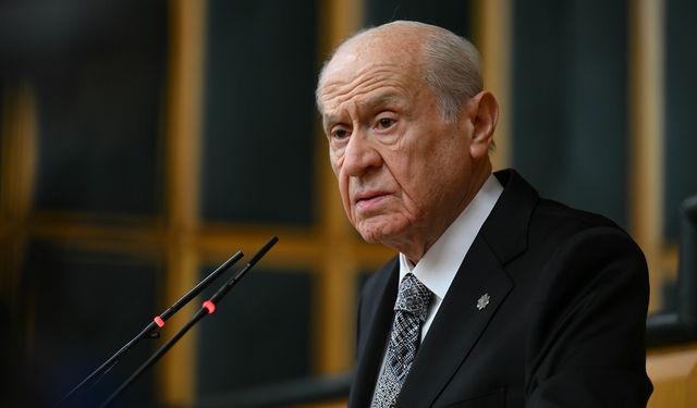 Bahçeli’den Türk bayrağının indirilmesine tepki: DEM Parti sorumludur!