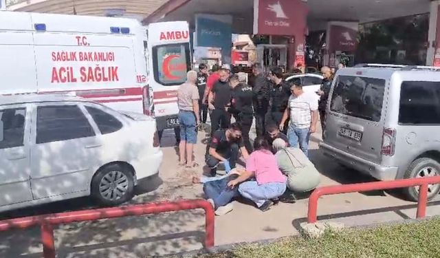 Eski eşi ile onun yanındaki kişiyi bıçaklayıp, kaçtı