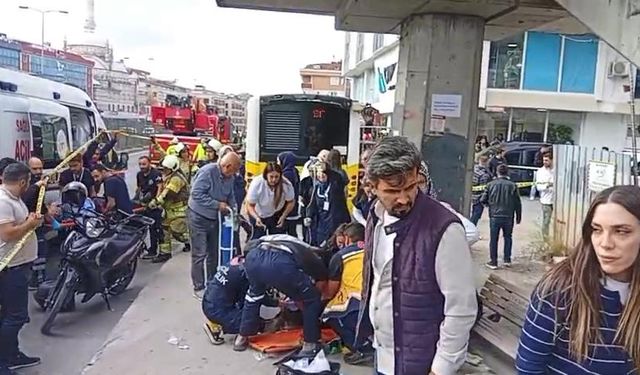 Çekmeköy'de otobüs durağa girdi; yaralılar var