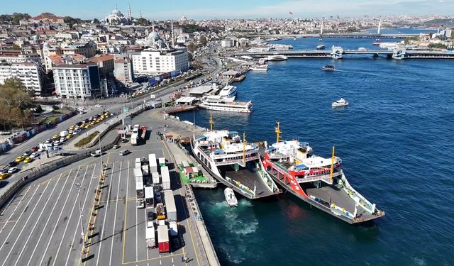 Harem-Sirkeci feribotu iskeleye çarptı