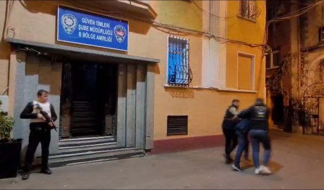 Taksim'de kendisine para vermeyen adamı bıçaklayarak öldürdü