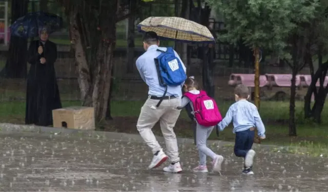 İstanbul'da okullara 'yağmur ve fırtına'  tatili