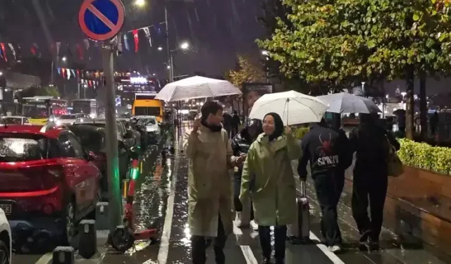 İstanbul’da sağanak yağış caddeleri suyla doldurdu