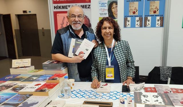 Ankara Kitap Fuarı: Eğitimci / yazar Ferda Balkaya Çetin kitaplarını imzaladı