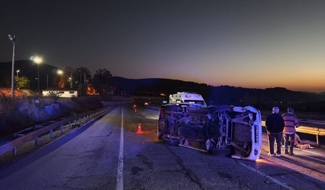 Otomobil, minibüse arkadan çarptı; 5’i çocuk 9 yaralı