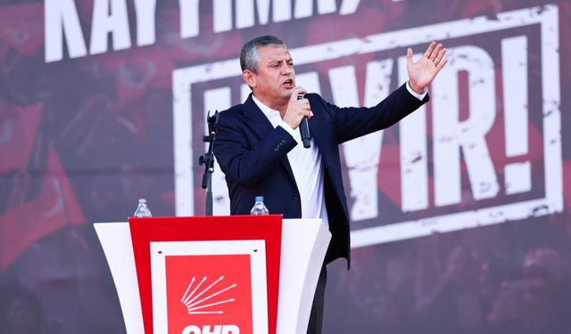 CHP'den Brüksel'de miting: 'Sus pus olanları tarih önünde kaydediyoruz'