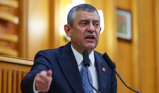 Özgür Özel'den eylemdeki Migros ve Yemeksepeti işçilerine destek