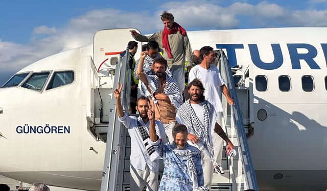 İsrail'in alıkoyduğu 137 aktivist İstanbul'a geldi