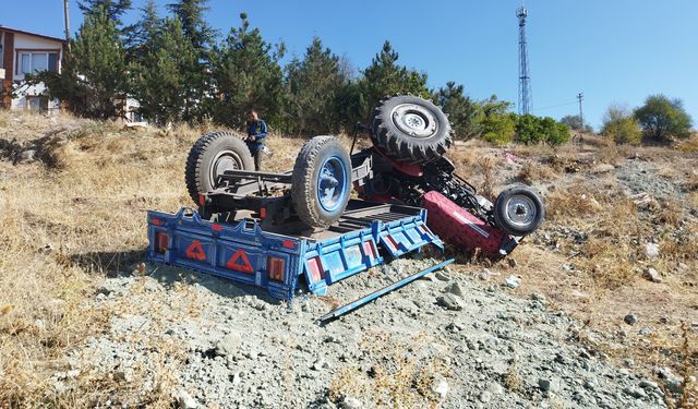 Tokat’ta traktör tarlaya devrildi: 2 ağır yaralı