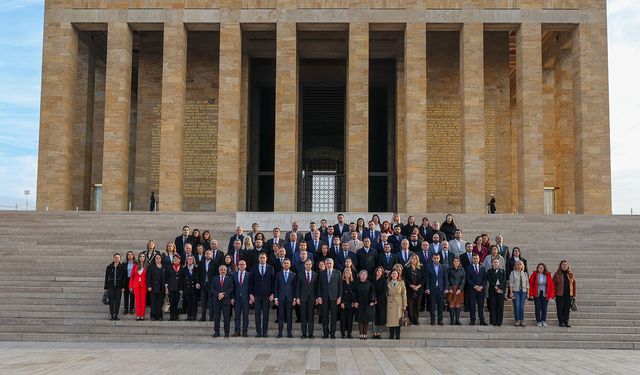 CHP heyeti Anıtkabir'i ziyaret etti