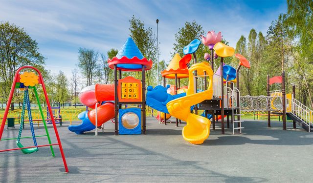 İstanbul'da, 4 çocuk parkta bindikleri oyuncaklardan elektrik akımına kapıldı