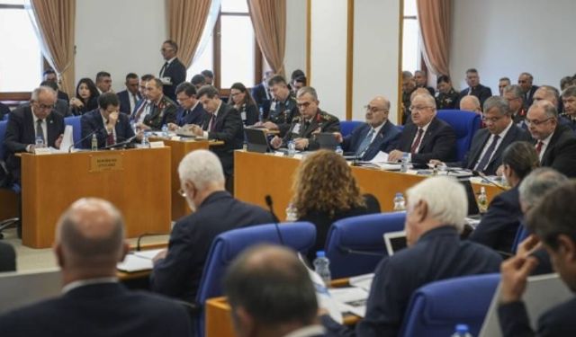 DEM Parti ve İYİ Parti arasında ‘üniformalı failler’ tartışması