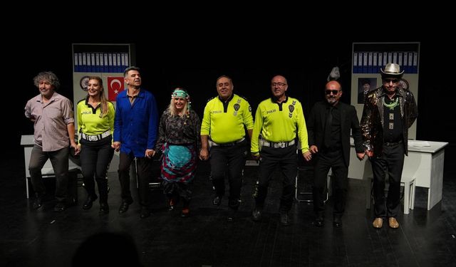 Etimesgut Emekli Tiyatrosu yeni sezonu ‘Söz Mü?’ oyunuyla açtı