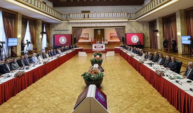 İmralı kararının ardından bir parti komisyondan ayrıldı