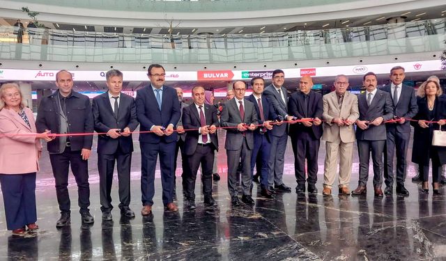 Cumhuriyet temalı eserler YHT Gar Sergi Alanı’nda sanatseverlerle buluştu