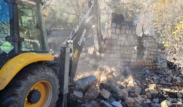 Evinde çıkan yangında 85 yaşındaki kadın hayatını kaybetti