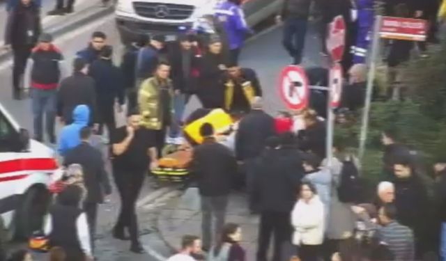 Şişli'de otomobil yayalara çarptı: 5 kişi yaralandı