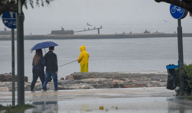 İstanbul'da sağanak alarmı: AKOM yağışın biteceği saati açıkladı