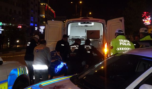 Kamyonetle çarpışan motosikletin sürücüsü hayatını kaybetti