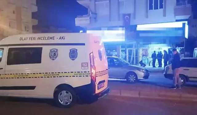 Tekel bayisi sahibi, iş yerinde tartıştığı 2 kişiyi tabancayla öldürdü