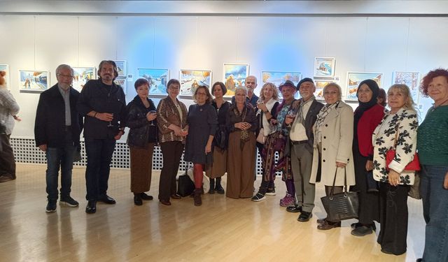 Nilgün Altan’dan hem sanat hem de hayvanlar için ‘Askıda Resim’ sergisi