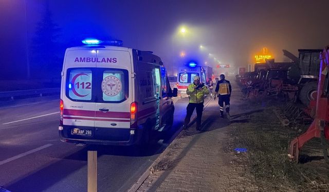 TIR’ın arkadan çaptığı servis minibüsündeki 9 kişi yaralandı