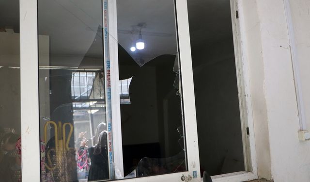 Boşanma aşamasındaki eşi evdeki eşyaları kırıp, darbetti