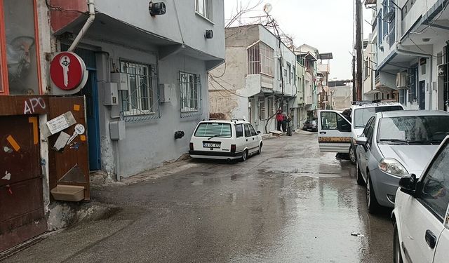 Boşanma aşamasındaki eşini tabancayla vurup, polise teslim oldu