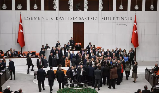 AK Partili vekilin yaptığı MHP'li Adan'ı kızdırdı: 'Bu kağıdı gönderen ahlaksızdır!’