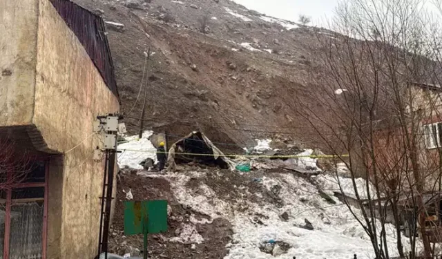 Heyelanda tandır evi çöktü: 2 yaralı