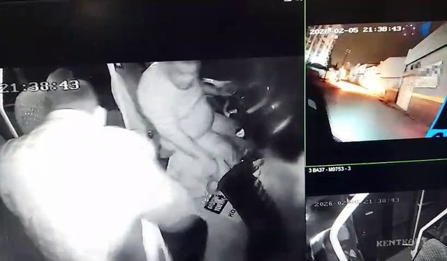 Adana’da minibüs ile otomobil kafa kafaya çarpıştı