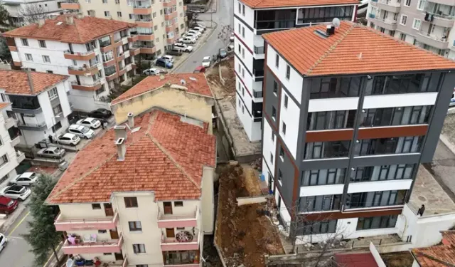 Ankara'da istinat duvarı çöktü, 4 apartman tahliye edildi
