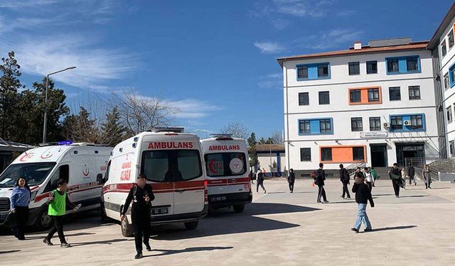 Diyarbakır’da cıva zehirlenmesi şüphesi: 20 öğrenci hastaneye kaldırıldı