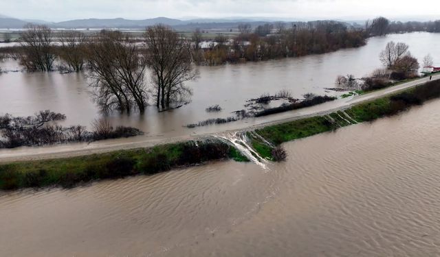 Edirne'de debisi artan Tunca'da 'kırmızı', Meriç'te 'turuncu' alarm verildi