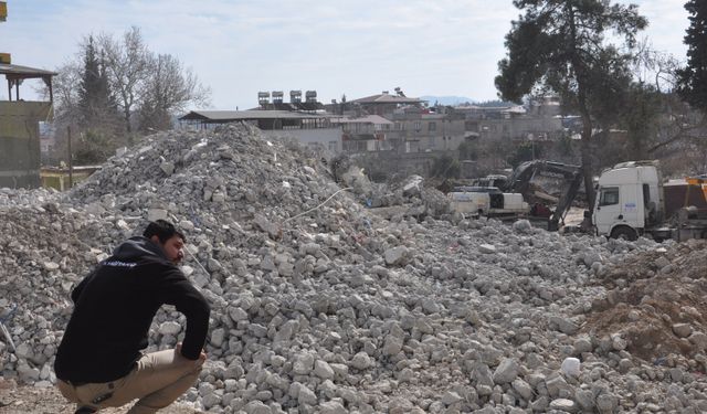 Ailesini kaybettiği enkazdan 132 saat sonra kurtarılan baba: Kızım beni hayata bağladı