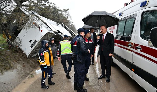 Cezaevi ring aracı devrildi: 3 askeri personel yaralandı