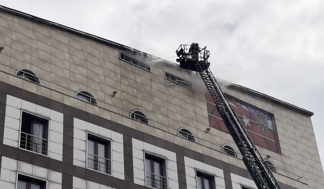 Merter Polisevi'nde yangın